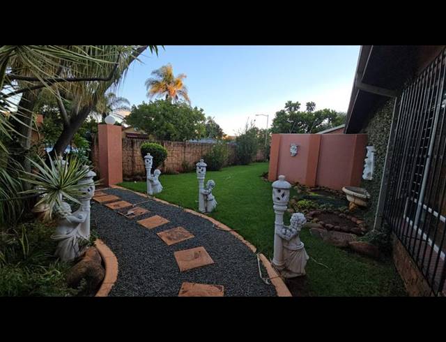4 BEDROOM HOUSE FOR SALE IN KARENPARK